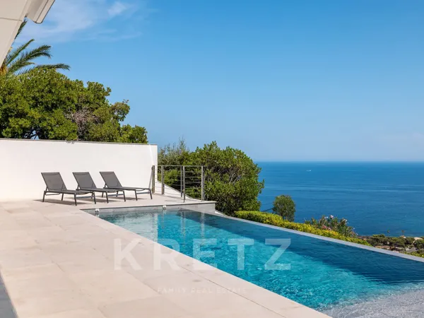 Les Issambres - Villa contemporaine avec vue mer panoramique et piscine à débordement