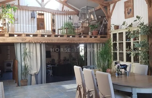 Belle propriété équestre avec deux maisons et 9 hectares en V