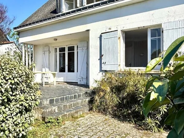 MAISON FAMILIALE A RENOVER AVEC 7 CHAMBRES PROCHE PLAGE ET SENTIERS COTIERS