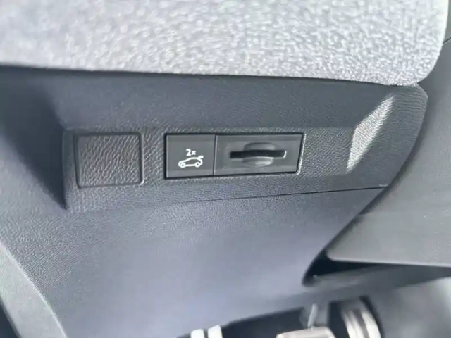 Citroën C5 Aircross hybride 145 ch e-dcs6 — photo 40