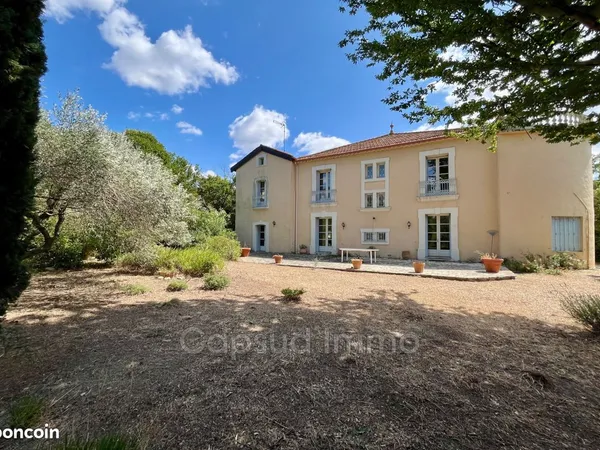 Maison 8 pièces 265 m²
