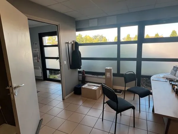 Local commercial a louer centre annoeullin face grand parking