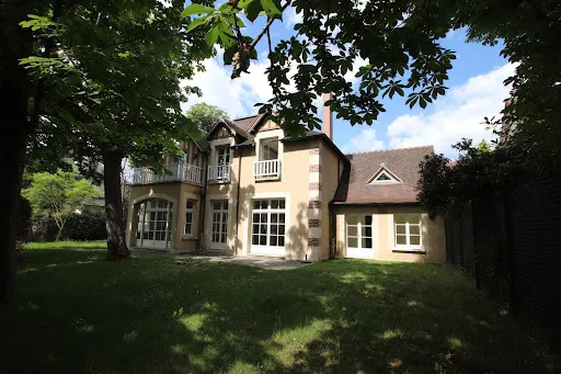 Maison 7 pièces 250 m²