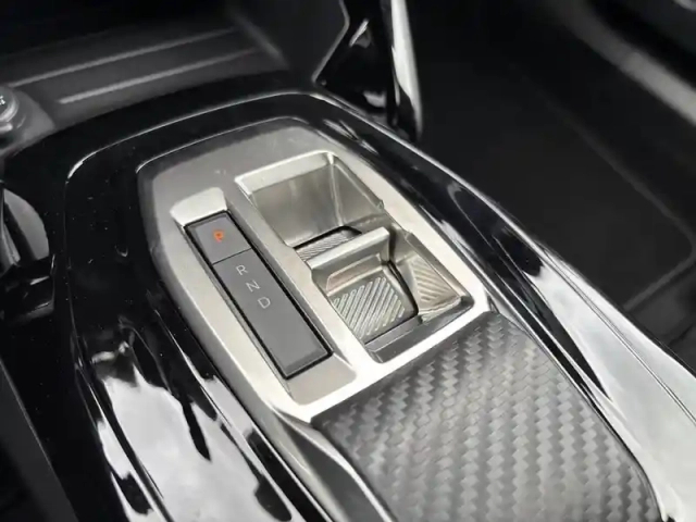 Peugeot 2008 hybrid 145 e-dcs6 — photo 14