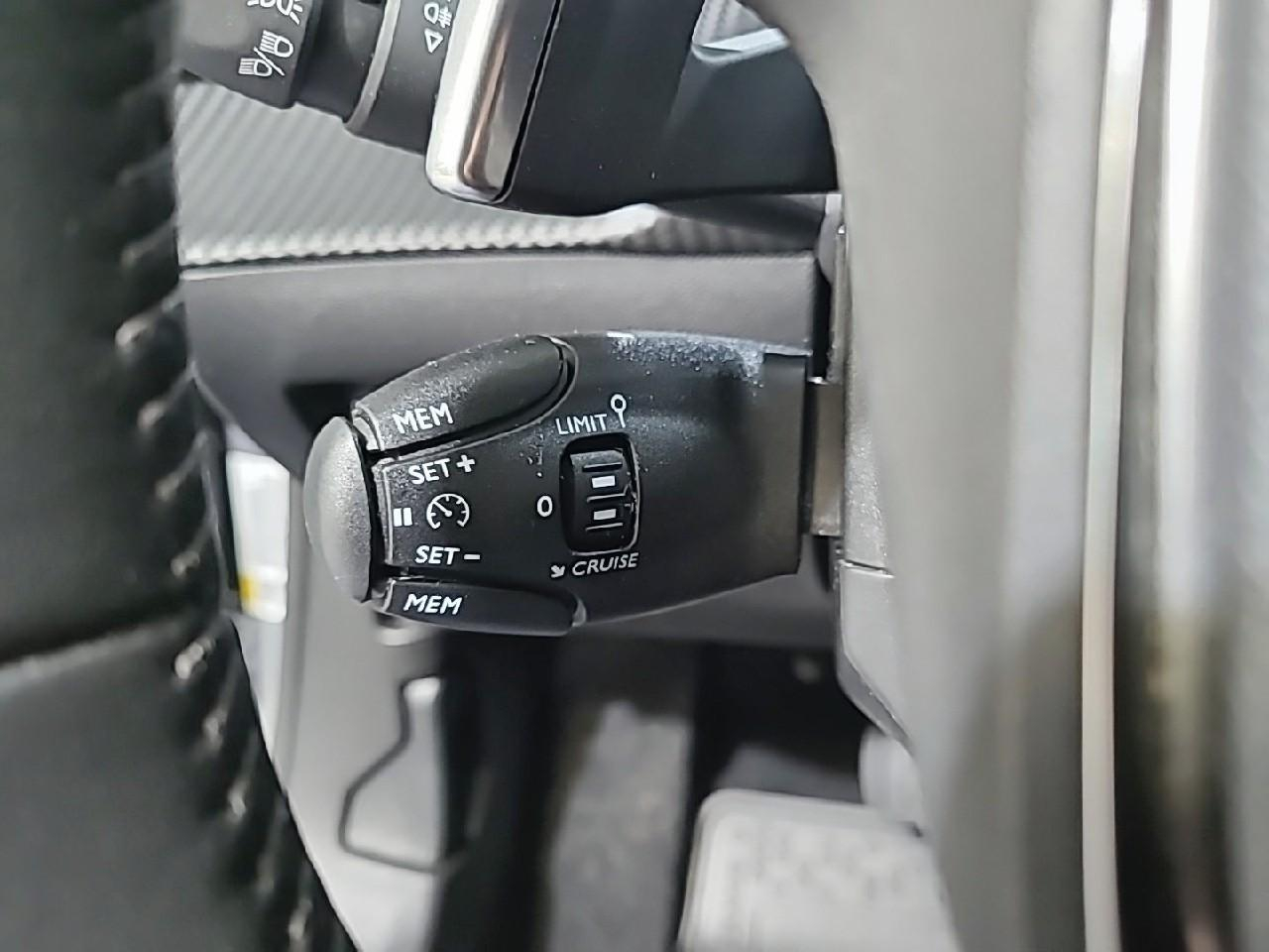Peugeot 2008 puretech 130 s&s eat8 allure pack — photo 22