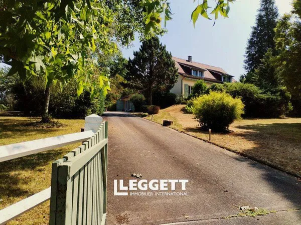 Maison 10 pièces 181 m²