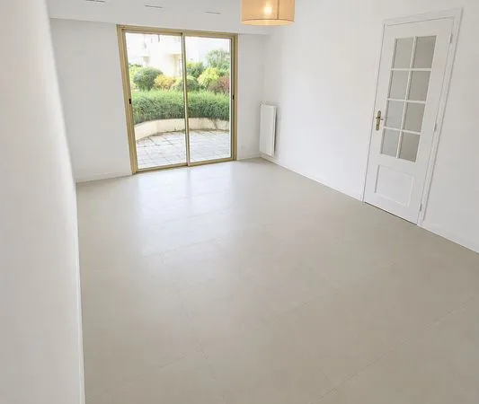 Studio 33m2 avec terrasse, parking et cave