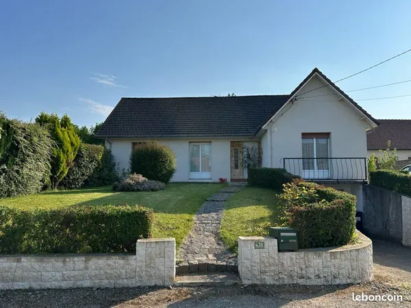 Pavillon traditionnel élevé sur sous sol