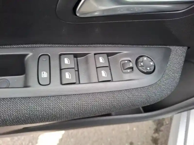 Peugeot 208 hybrid 110 ch e-dcs6 — photo 39