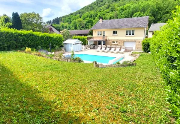 Maison 8 pièces 230 m²