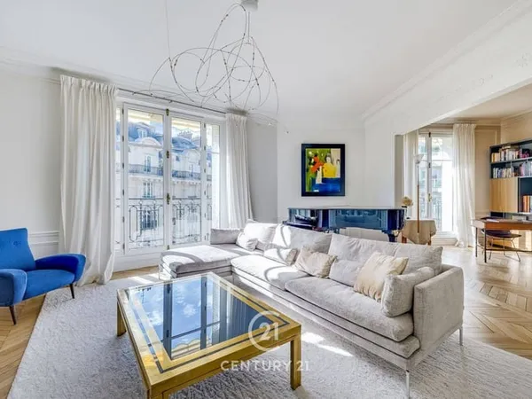 Appartement 8 pièces 245 m²