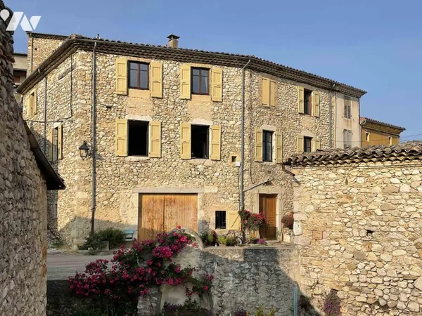 Maison 245 m²