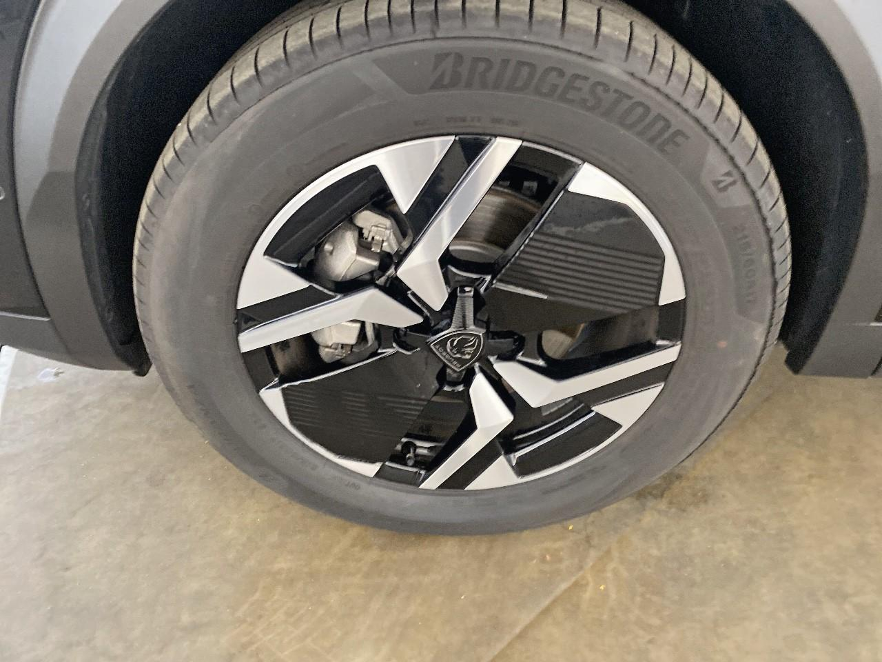 Peugeot 2008 hybrid 145 ch e-dcs6 allure — photo 11