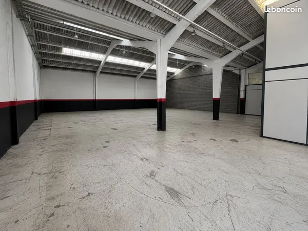 LOCAL d'Acitivé + bureaux 462M²