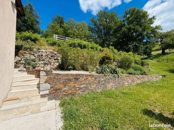 Maison avec Terrain 3 317 m² - Centre ville - Pas de travaux à prévoir - VALLEE DU LOT (Aveyron)