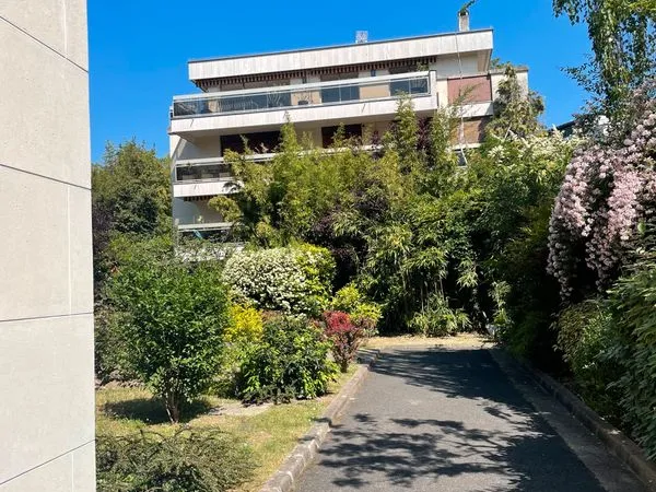 F3 - 65 m2 + TERRASSE + BOX