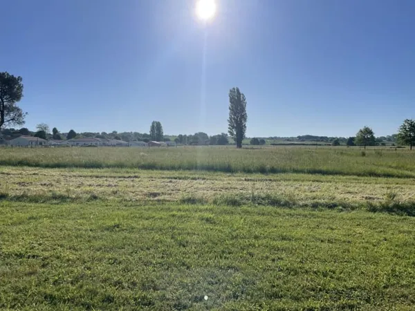 Terrain 600 m²