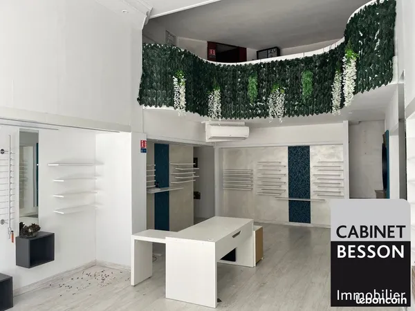 Local 76 m² Grenoble