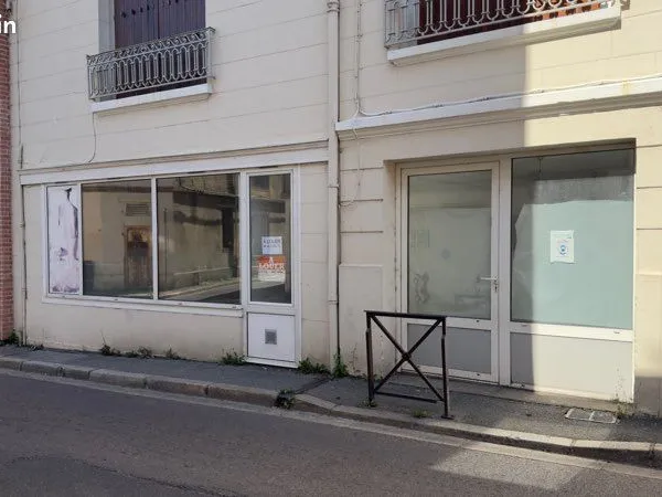 Local professionnel 4 pièces + 2 WC, accès PMR - Centre-ville de L'Aigle