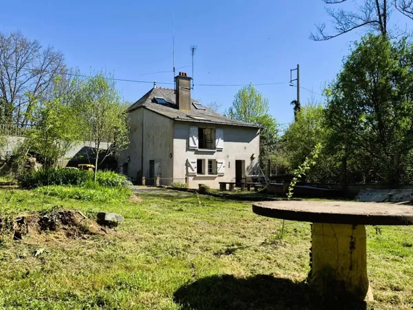 Ancien moulin, 3 à 4 chambres avec terrain boisé