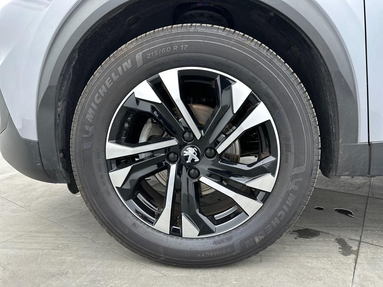 Peugeot 2008 puretech 130 s&s eat8 allure pack — photo 14