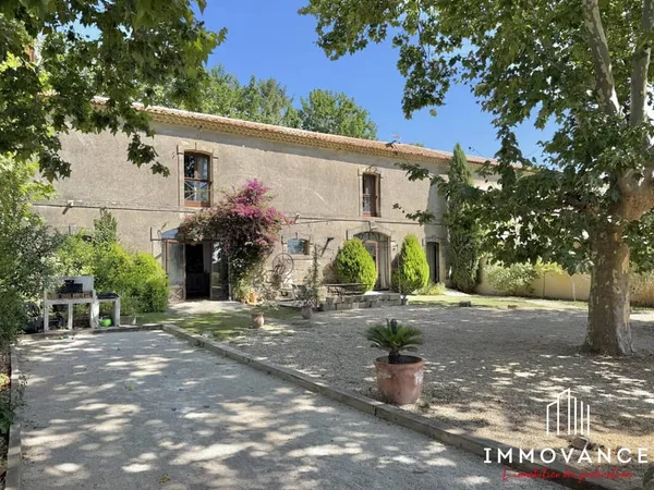 Mas authentique T8 de 335m² avec piscine