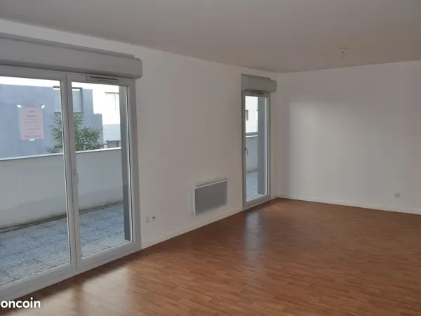 A vendre F5 4 chambres Sdb et Sdd, 3 parkings
