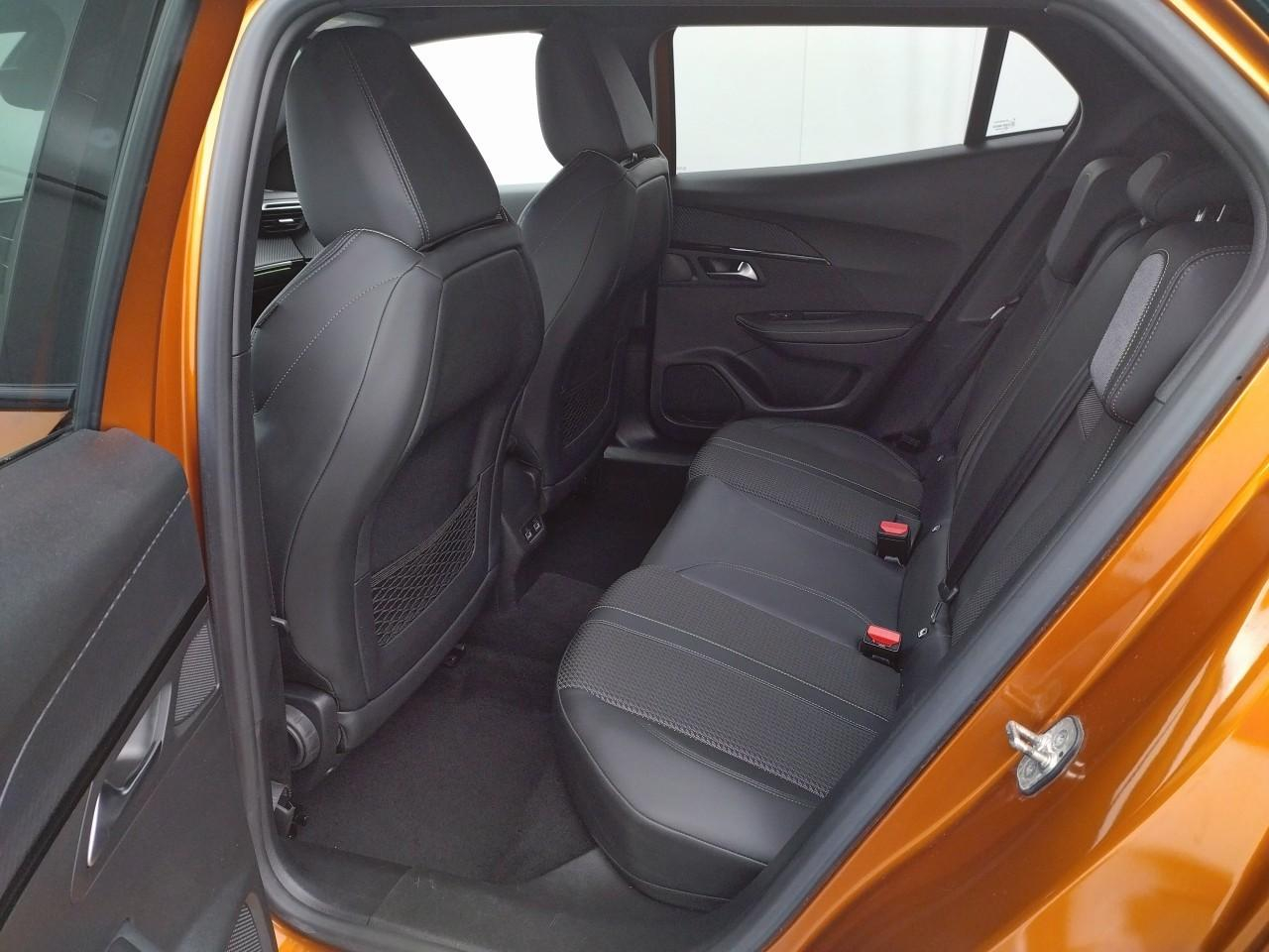 Peugeot 2008 1.2 puretech 130ch s&s gt line eat8 7cv — photo 13