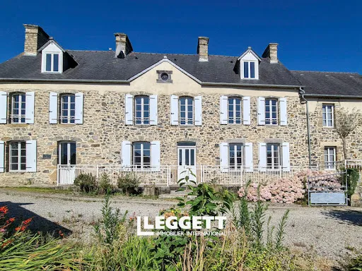 Maison 10 pièces 300 m²