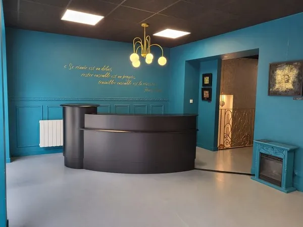 Local commercial 160 m² environ avec cour privative - VANNES CE