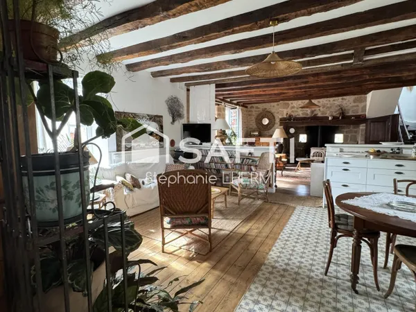 Demeure de caractère rénovée au coeur de la nature - 197 m² sur 9 402 m²