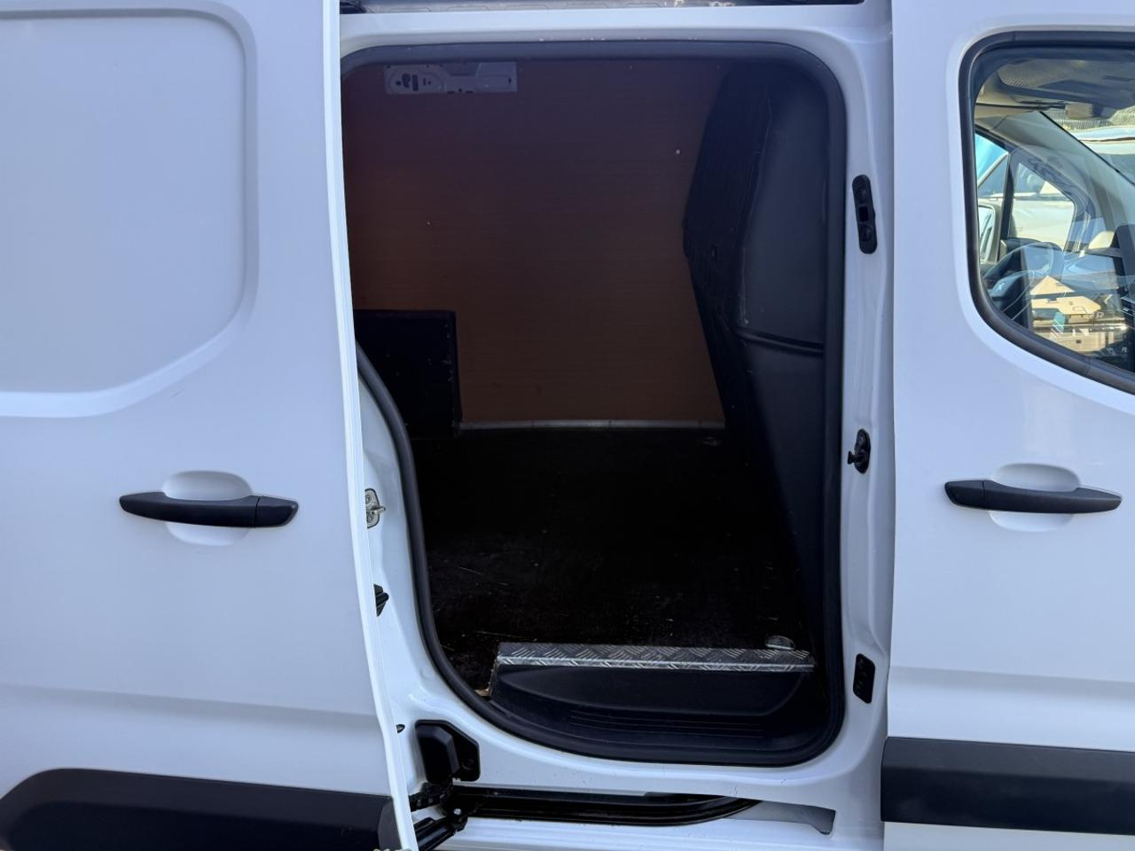 Peugeot Partner bluehdi 130 s&s eat8 950kg long asphalt — photo 6