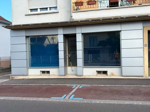 Local à vendre + garage + place de parking