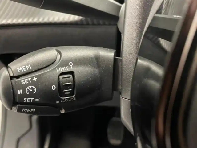 Peugeot 2008 1.2 puretech 100ch s&amp;s active — photo 12