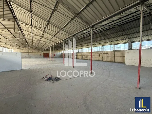 Local d'activité 1 100 m²