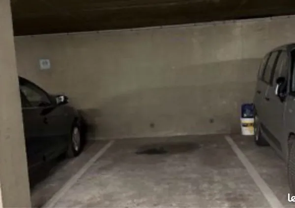 Parking souterrain avec badge
