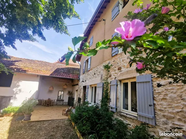 Bien d'exception - Ferme dauphinoise traditionnelle dans un écrin de verdure, entièrement rénovée av