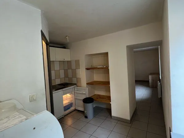 Appartement F1 de 27m2 meublé plein centre de Pontarlier dans une cour