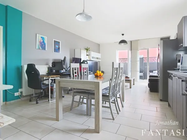 Il a tout pour plaire : appartement 2 pièces de 59,37 m² avec terrasse, garage et stationnements à E