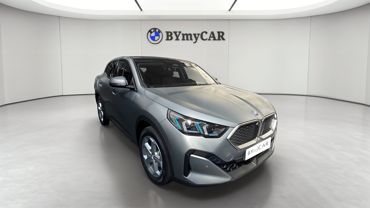 BMW iX2 eDrive20 204ch BVA — photo 7