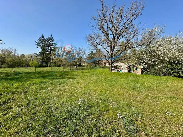 Terrain d'exception à Moisson, idéal pour votre futur projet