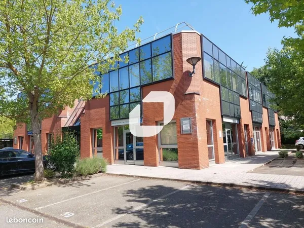 Bureau 673 m²