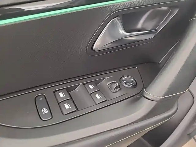 Peugeot 2008 puretech 130 s&amp;s bvm6 — photo 24