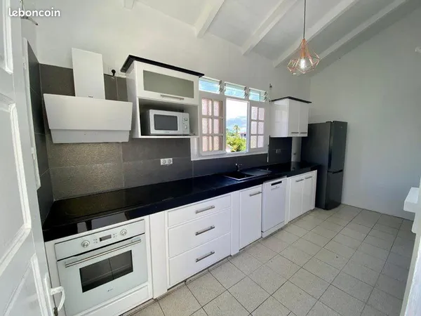 HAUT de villa meublé + vu mer + CITERNE + GARAGE