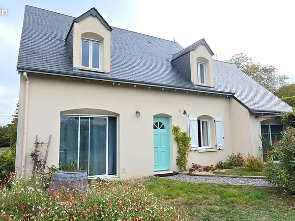 A 5 kms de CHINON avec jolie vue sur la campagne, pavillon T7 avec 6 chambres