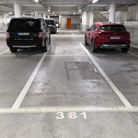 Location place 10 m2 dans parking sécurisé
