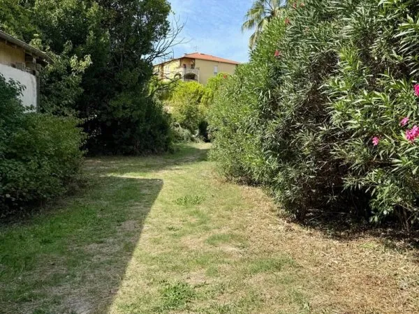 Terrain constructible de 494 m2 m2 Secteur Port Ariane