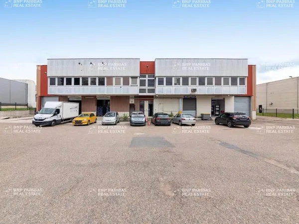Local d'activité 2496 m²
