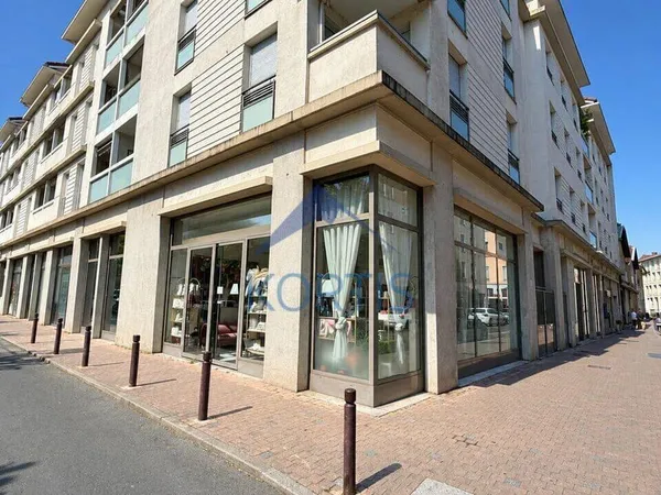 Local commercial 102 m²