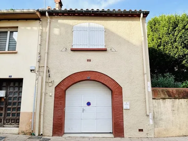 Jolie maison de village avec grand garage